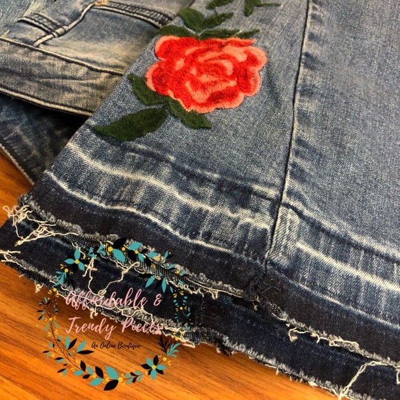 Flower Power Flare Jeans | Umgee | NWT - Picture 5 of 5